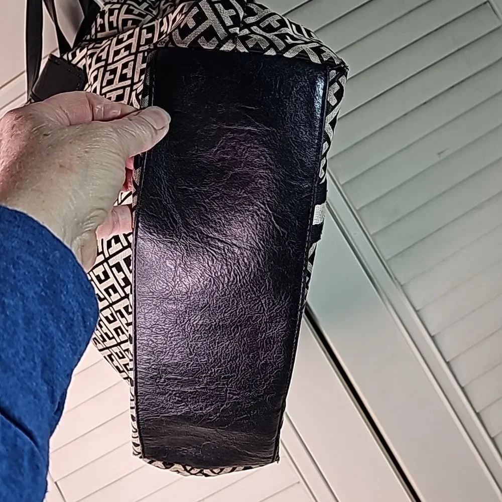 Tote Bag by Tommy Hilfiger Signature Print Black Beige with Goldtone Hardware